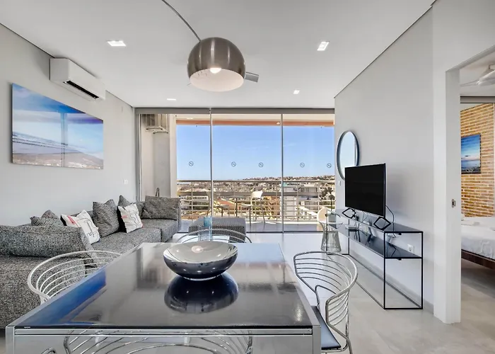 Apartamento Moderno Con Impresionantes Vistas Al Mar *